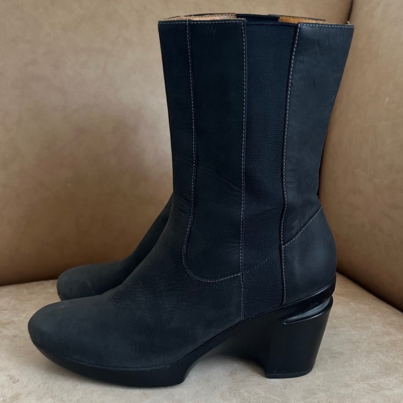 Cole Haan Nike Air Sara Nubuck Leather Short Boot Dark Gray/Black Size 7 Casual - Picture 4 of 12